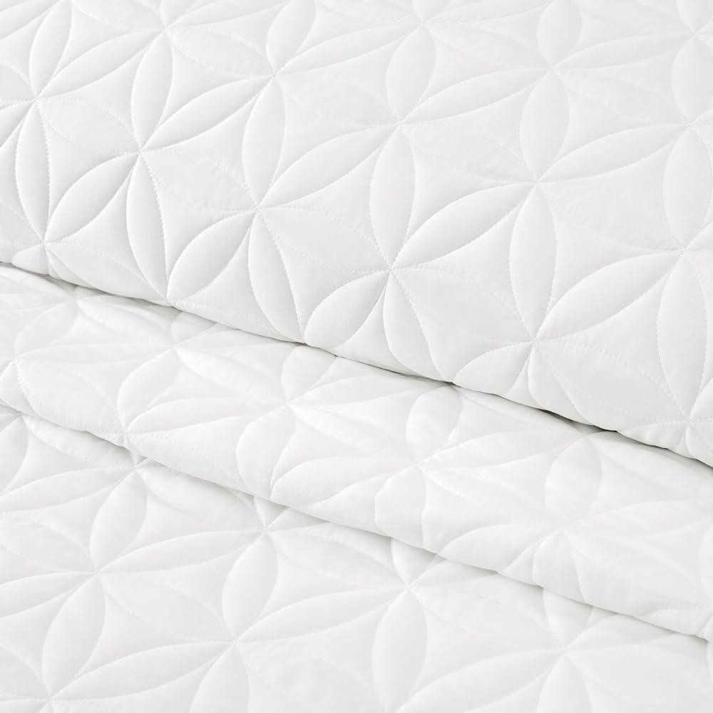 imageGaiam Microfiber Quilt Plain Weave Soft Brushed Finish Lightweight amp Easy Care Printed FullQueen Mandala BluesWhite